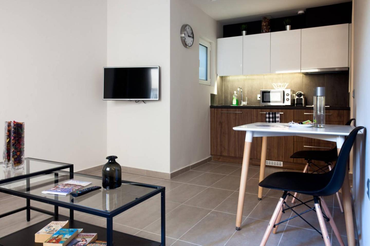 Toni'S Charming Apartment In The Thisseo Station Athens Exterior photo